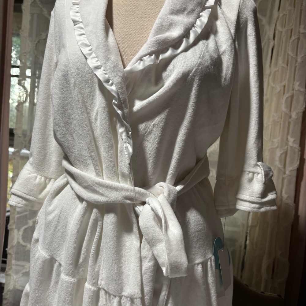 Betsey Johnson Cream Ruffle Robe - Picture 4 of 12